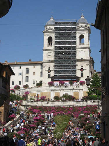 スペイン階段、修復中のトリエタ・デ・モンティ教会